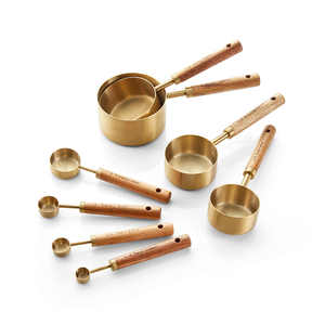 Ensemble de tasses à mesurer en acier inoxydable de haute qualité avec long manche en bois poli doré idéal pour des tâches de cuisson et de cuisson précises - Product Image 1