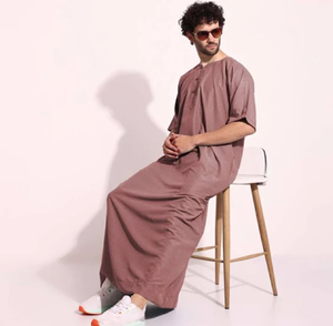 Mauve à la mode pour hommes islamique jubba thawb arabe longue robe vêtements traditionnels du Moyen-Orient disponibles au prix de gros - Product Image 1