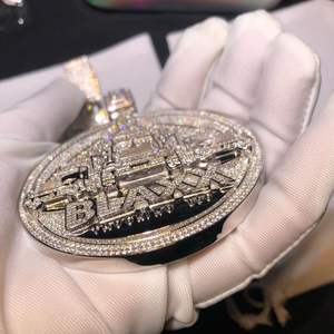 Colgante Hip Hop de Moissanita VVS, Plata de Ley Chapada en Oro, Diseño Personalizado, Pasa el Test de Autenticidad, para Niños - Product Image 3