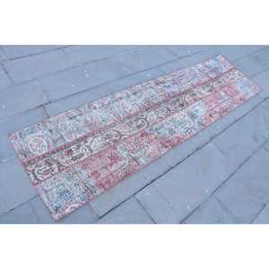 Alfombra Turca Vintage de Lana de 2.2x7.9 pies, Roja y Azul con Diseño Oriental y Base de Látex - Product Image 3