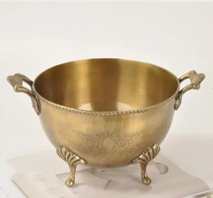 Cuenco de latón vintage hecho a mano bellamente Pulido-latón puro para decoración del hogar y ocasiones de boda para mercados de exportación - Product Image 1