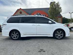 Sienna SE 7 places 2018, conduite à gauche, 1-25 000 miles, 200-250 ch, 400-500 Nm, kilométrage 2021-2023, sans accident, occasion. - Product Image 3