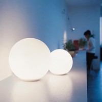 Lampe de table LED nordique en acrylique, veilleuse de chevet à changement de couleur, lampe d'ambiance au design moderne et minimaliste avec commande par bouton pour chambre à coucher