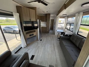 Nouvelle caravane de camping 2025 F-o-r-e-s-t R-i-v-e-r Wildwood L-o-d-g-e 353F-L-F-B - Product Image 6