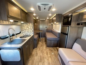 Winnebago F-u-s-e 23A 2017 usado, LISTO PARA LA VENTA - Product Image 2
