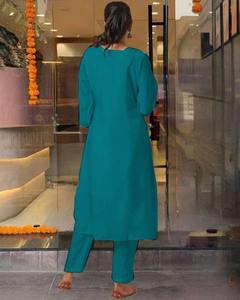 Conjuntos festivos de Kurta bordados para mujer al por mayor, diseños elegantes con detalles intrincados, ideales para celebraciones - Product Image 4