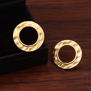 Boucles d'oreilles pendantes texturées martelées en argent sterling 925 de haute qualité, plaquées or, bijoux tendance pour les fêtes - Product Image 4