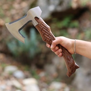 Hacha Tomahawk personalizada hecha a mano, hacha de acero de alto carbono con Funda de cuero fino y mango de madera para caza - Product Image 4