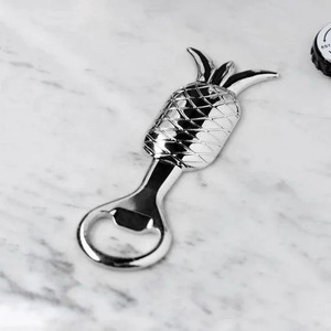 Abrebotellas de diseño vintage de metal de calidad superior con acabado de esmalte brillante perfecto para accesorios de Bar elegantes - Product Image 2