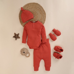 Ensemble de 5 bonnets en bambou biologique de qualité supérieure avec élasthanne, collection Berry, pour bébés, vêtements pour berceau et couches - Product Image 1