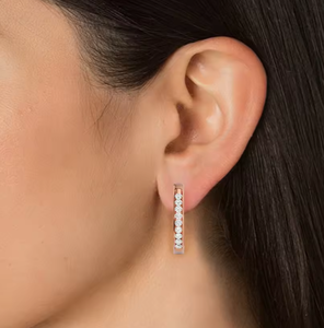 Aniva Fabricantes de joyería personalizada Pendientes de diamantes para mujer Pendientes de aro Huggie con tachuelas de diamantes de oro de 18 quilates - Product Image 6