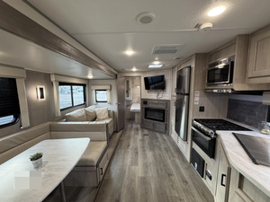 NUEVO C-O-A-C-H-M-E-N RV C-A-T-A-L-I-N-A LEGACY EDITION 263BHSCKLE MODELO 2024, 36 pies de largo, 2000 kg de carga útil, color oscuro, en venta - Product Image 5