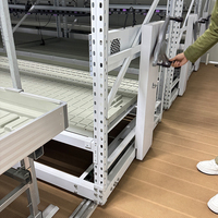Système de bancs roulants multicouches sur mesure pour culture hydroponique en serre et fermes en conteneurs