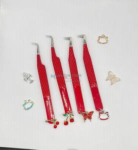 แหนบติดขนตาสแตนเลสอย่างดี ทาสีแดง รับทำโลโก้  พร้อมจี้รูปผลไม้ ดอกไม้ ผีเสื้อ แมวเหมียว แหนบติดขนตา 90 องศา - Product Image 2