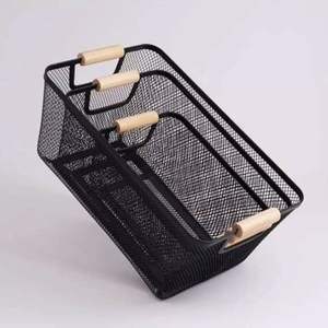 Corbeille à fruits en métal, formée avec une simplicité raffinée, offrant une structure aérée et offrant un rangement pratique pour les fruits à la maison - Product Image 1