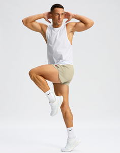 Ensemble de deux shorts d'entraînement en polyester à séchage rapide avec taille élastique et poches pour hommes, idéal pour la course à pied et les sports d'équipe. - Product Image 4