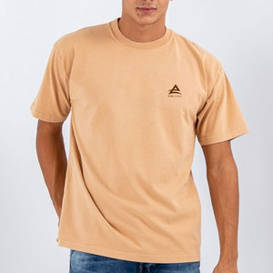 T-shirt oversize élégant pour homme, conçu pour le streetwear décontracté, respirant, confortable et en tissu doux. - Product Image 1