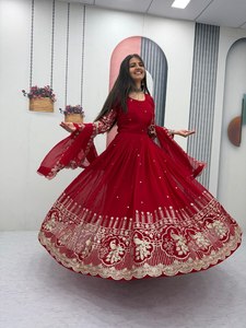 Ensemble de robe Anarkali brodée rouge, tenue de mariage ethnique indienne, robe traditionnelle longue, robe ample en polyester pour femmes - Product Image 1