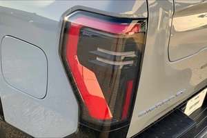 GMC Sierra EV Denali Max 4x4 CrewCab 4 portes d'occasion 2025 - Product Image 6