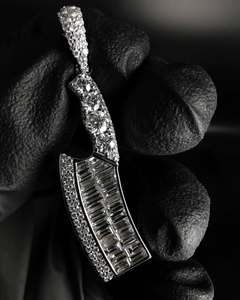 จี้เพชรผ่านการทดสอบ GRA พร้อมใบรับรอง จี้รูปทรงมีดสำหรับงานปาร์ตี้ฮิปฮอป  แบบยูนิเซ็กซ์  เงินแท้ 925 ประดับเพชร VVS มอยส์ซาไนต์เต็มชิ้น - Product Image 1