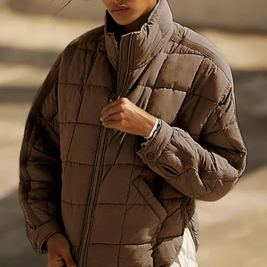 เสื้อแจ็คเก็ตผู้หญิงแบบควิลท์ คอตั้ง แจ็คเก็ตฤดูหนาวบุใยอุ่น แจ็คเก็ตสีน้ำตาลเข้มทันสมัย แขนเสื้อติดกระดุม - Product Image 2