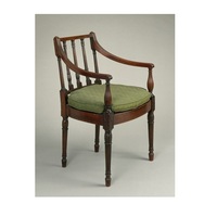 Chaise en bois luxueuse d'inspiration vintage avec une construction durable et un fini antique pour une utilisation classique à la maison