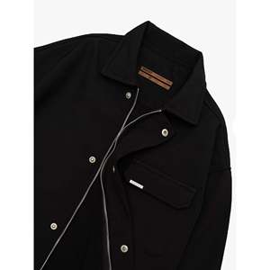 เสื้อโค้ชแบบเรียบสีพื้น ไซส์ XL พร้อมโลโก้แบบกำหนดเอง ผลิตจากผ้าโพลีเอสเตอร์ถัก ตกแต่งด้วยกระดุมและลายปัก เหมาะสำหรับการออกกำลังกาย - Product Image 2