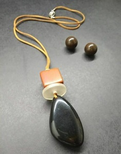 Simple Résine Pendentif Collier Boucles D'oreilles Ensembles Creative Résine Goutte Perle Pierres Précieuses Couture Couleur Collier Charme Perle Ensembles de Bijoux - Product Image 1