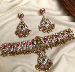 Acabado antiguo tradicional de la mejor calidad con diseño de aspecto de piedras, conjunto de collar chapado en oro con pendientes para boda para mujer - Product Image 2