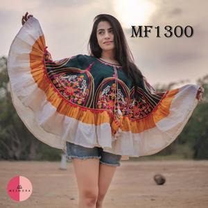 Nouvelle broderie en laine et jute Collection ponchos d'hiver à lacets éblouissants - Product Image 4