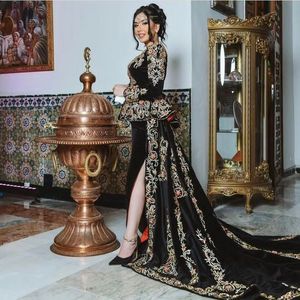 DESPIECE BORDADO EN CHAQUETA NEGRA Y KARAKOU CON VESTIDO TRAIL CON CUENTAS DE CRISTAL EMBELLECIDAS, PIEDRA, PERLAS, TRABAJO DABKA @ 2024 - Product Image 1
