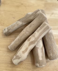 Jouet à mâcher en bois naturel pour chien conçu pour une utilisation durable et fabriqué à partir de matériaux d'origine responsable - Product Image 3