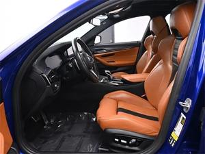 BMW M5 2022 con Volante a la Izquierda - Product Image 3