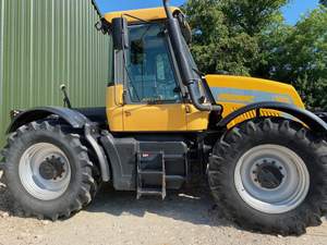 รถแทรกเตอร์ฟาร์ม JCBB Fastrac 3155 (R624) ขับเคลื่อน 4 ล้อ พร้อมเครื่องยนต์ FPT ระบบเกียร์แบบเฟือง  ชิ้นส่วนหลัก แบริ่ง ปั๊ม กล่องเกียร์ 160 แรงม้า - Product Image 4