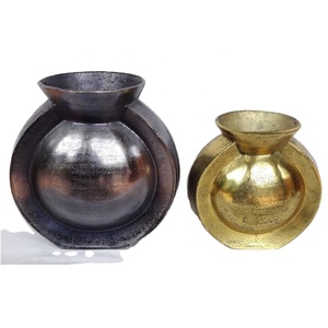 Jarrones decorativos de aluminio con acabado negro de latón antiguo de estilo rústico en bruto de alta calidad, jarrón de mesa moderno, precio al por mayor - Product Image 1