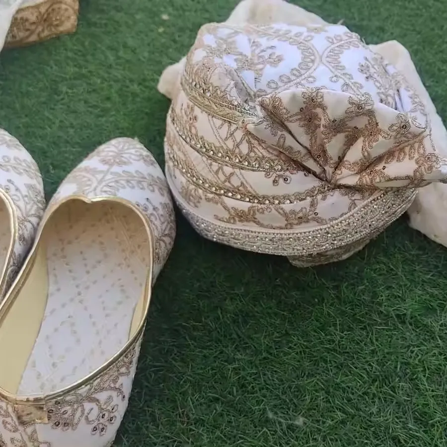 Indischer Hochzeitsturban mit Chanderi gestohlenen Schuhen Komplettset für traditionellen Pagdi Königlichen Turban Herrenzubehör für Bräutigam Safa