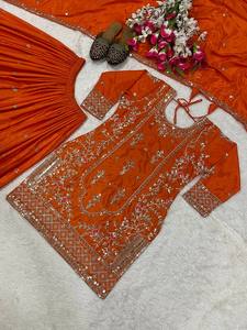 Costume Sharara Mushk de style pakistanais avec broderie lourde et travail de pierre Costume Gharara de designer pakistanais avec Dupatta - Product Image 2