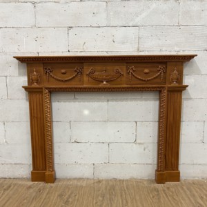 Décoration de cheminée de style classique en bois d'acajou - Product Image 5