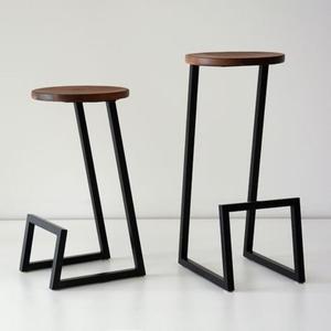 Taburete de Bar único de madera y hierro con elementos escultóricos y artesanía artesanal para lujosos temas de decoración - Product Image 6