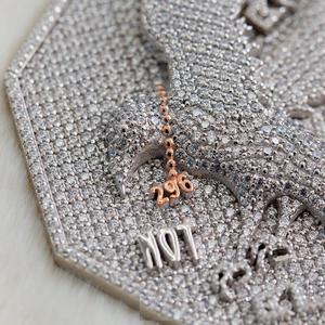 Pendentif à breloque 3CT avec logo et lettre en diamant rond Pendentif en or blanc 14k - Product Image 2