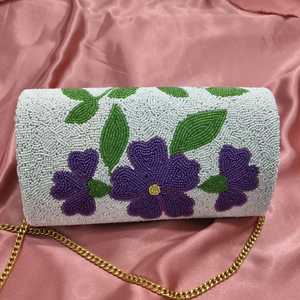 Bolso de noche con cuentas de abeja y flores: detalles de mariposa - Product Image 1