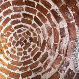 Forno Artigianale a Legna da Esterno da 100 cm con Capacità per 3/4 Pizze, Base Bianca e Blu a Onde - Product Image 3