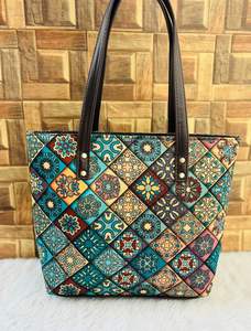 Fourre-tout en coton imprimé Modern Ease avec PU et double cloison avec poche arrière zippée essentiel pour la vie quotidienne et un usage professionnel - Product Image 2