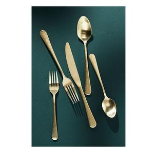 Ensemble de couverts en métal minimaliste offrant des lignes élégantes et simples, adapté aux maisons modernes, aux appartements, aux cuisines et aux salles à manger - Product Image 1