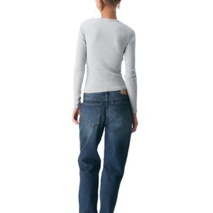 Camiseta ajustada de manga larga con cuello en V profundo para mujer de alta calidad, tela de punto de costilla suave de algodón, Color sólido hecho en Bangladesh - Product Image 5