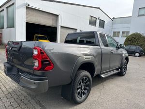2023 para Toyota Hilux 2.8L Extra Cab usado con asientos de cuero de dirección izquierda - Product Image 5