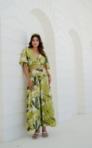 Conjunto de Dos Piezas Midi Floral Verde Lima, Top Corto y Pantalones Anchos, Atuendo de Verano, Vestido de Vacaciones, Estampado Botánico, Conjunto a la Moda - Product Image 4