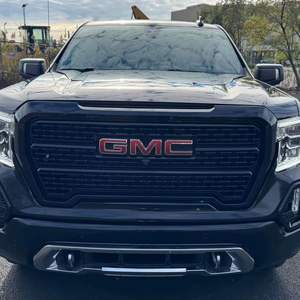 GMC Sierra 1500 Denali Crew Cab 4x4 d'occasion en excellent état, modèle 2021 - Product Image 1