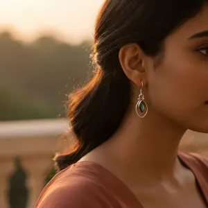 Boucles d'oreilles pendantes en argent sterling 925 avec plaqué or, style mignon, pierre principale en labradorite et perle pour femmes - Product Image 1