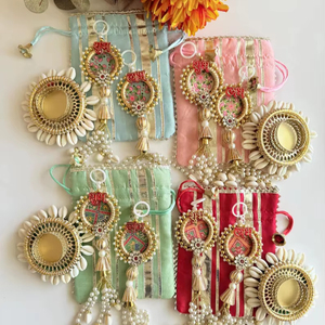 Juego de Colgar Shubh Labh con Gota Potlies |   Juego Combinado de 3 Piezas para Diwali, Decoración de Sala de Pooja y Hogar |   Juego de Regalo Festivo Toran - Product Image 1